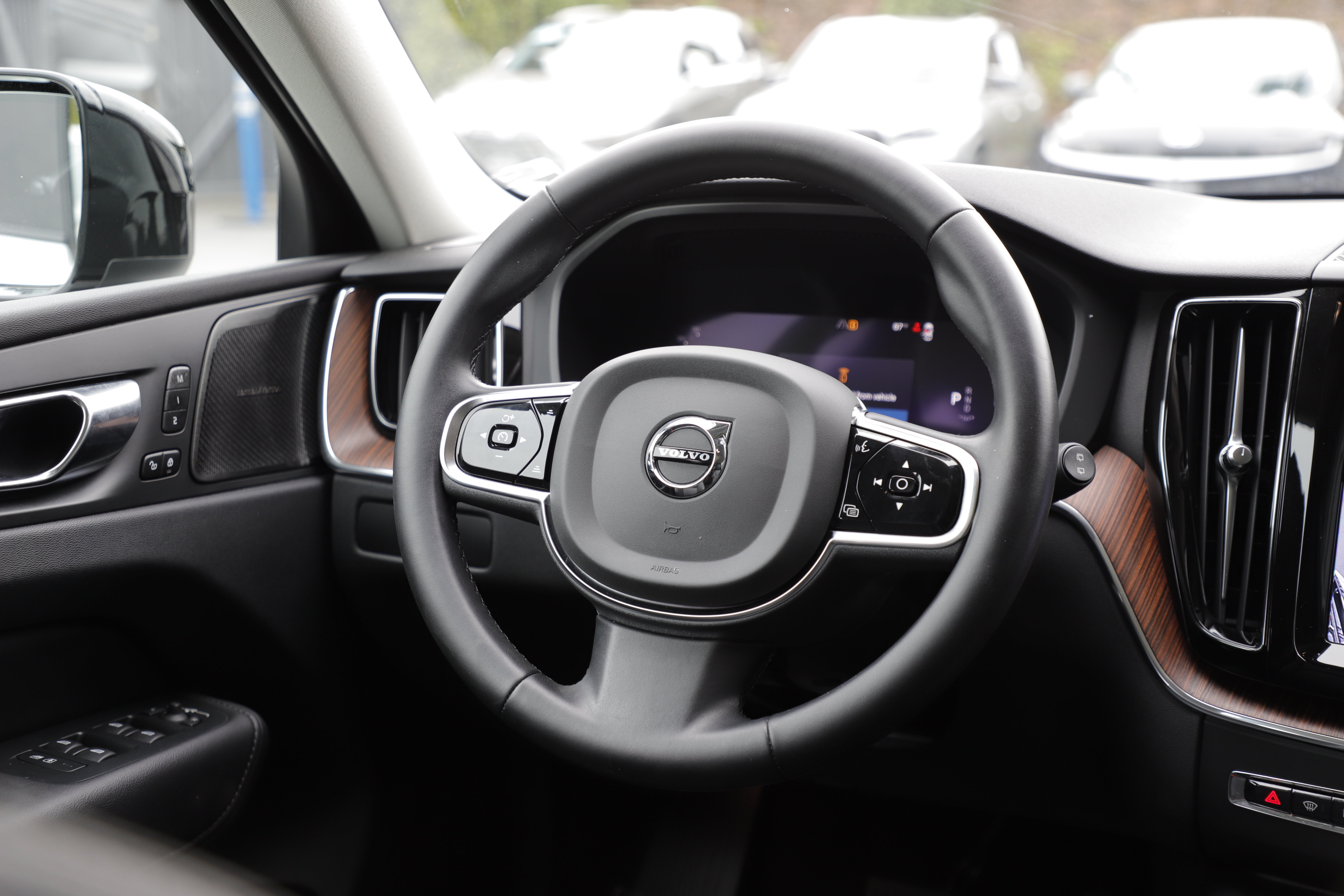 Used 2023 Volvo XC60 B5 Plus w/ Climate Package AWD/4WD image 18