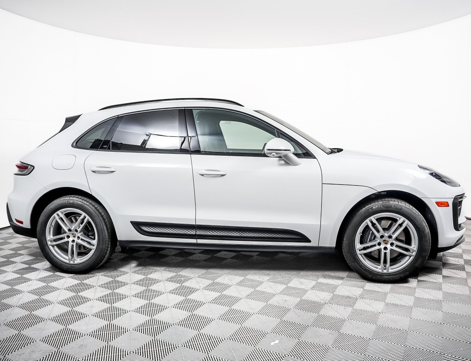Certified 2026 Porsche Macan AWD/4WD image 9