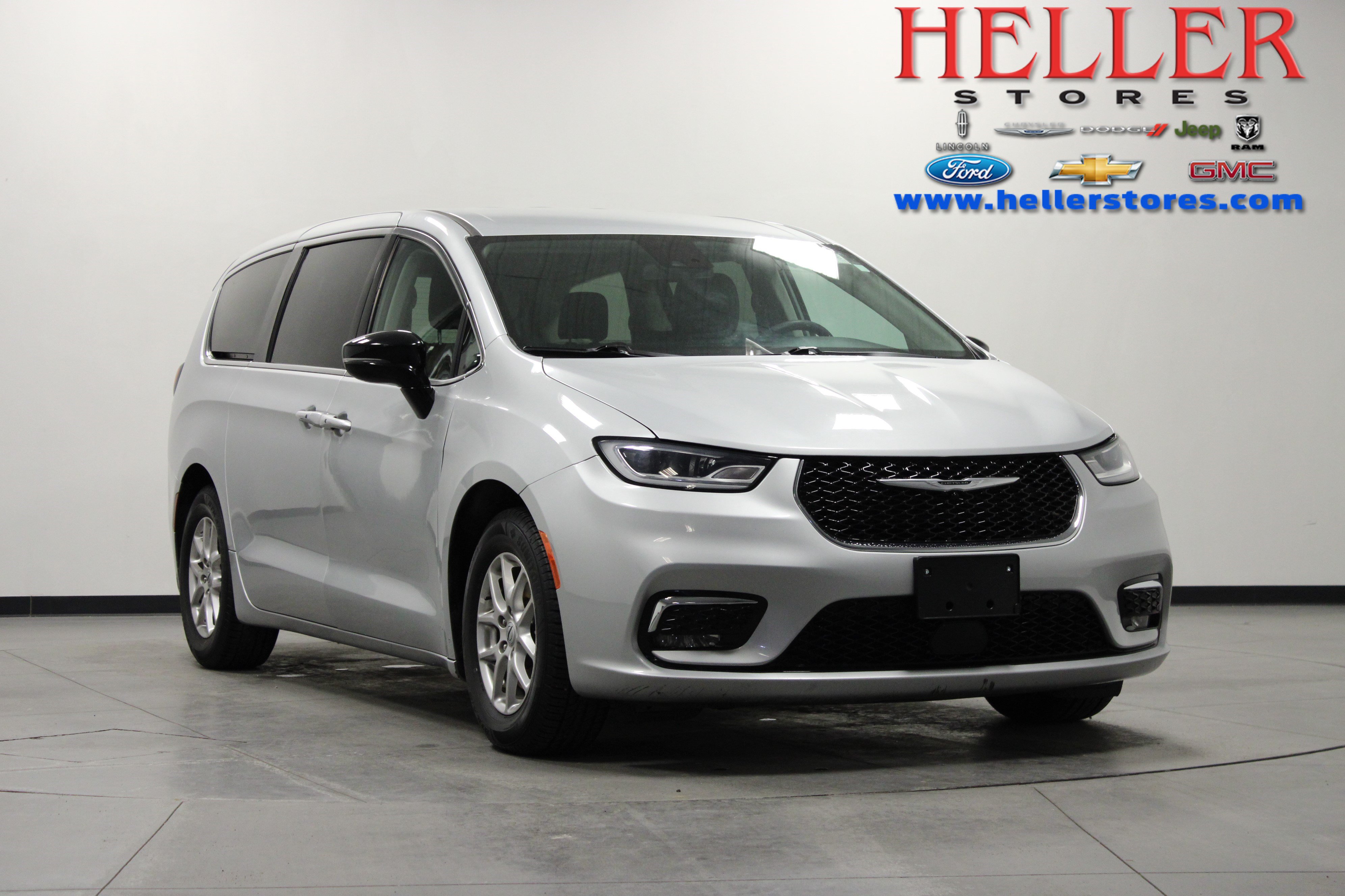 Used 2024 Chrysler Pacifica Touring-L