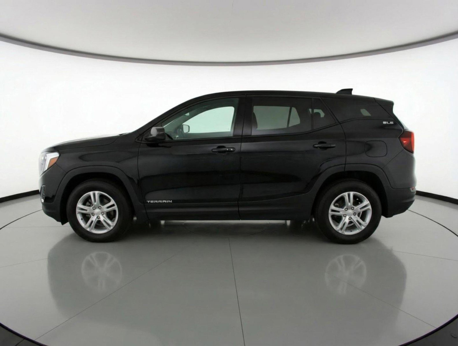 Used 2024 GMC Terrain SLE FWD image 5