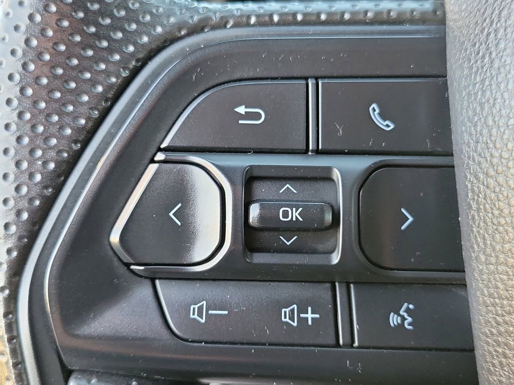 Used 2025 Toyota Tacoma SR5 image 5