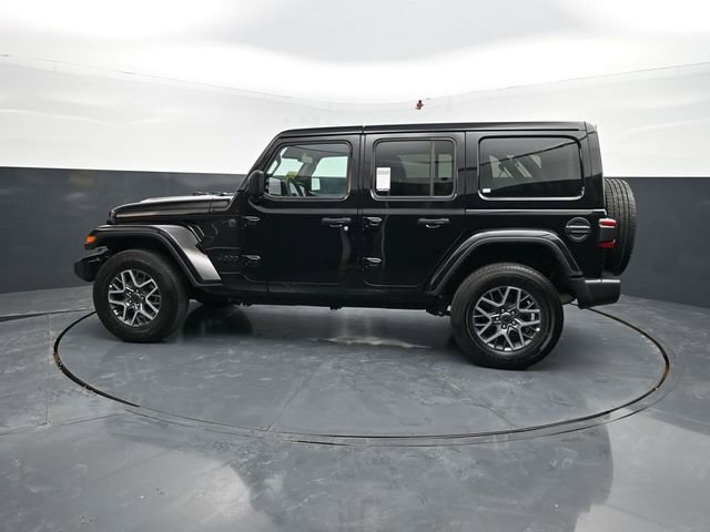 Used 2025 Jeep Wrangler Sahara image 4