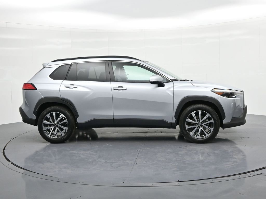 Used 2024 Toyota Corolla Cross XLE image 5