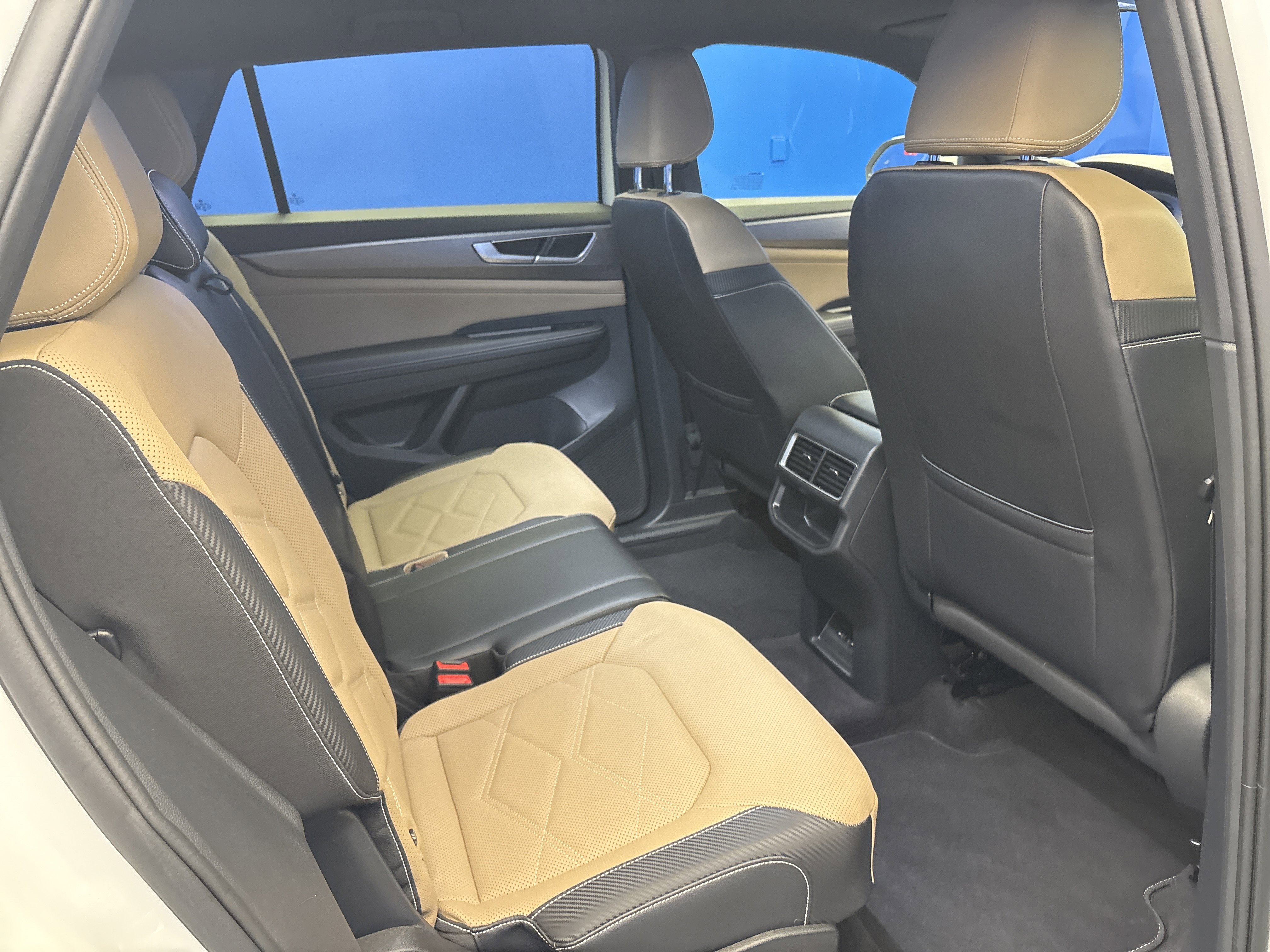 Certified 2024 Volkswagen Atlas Cross Sport SE image 24