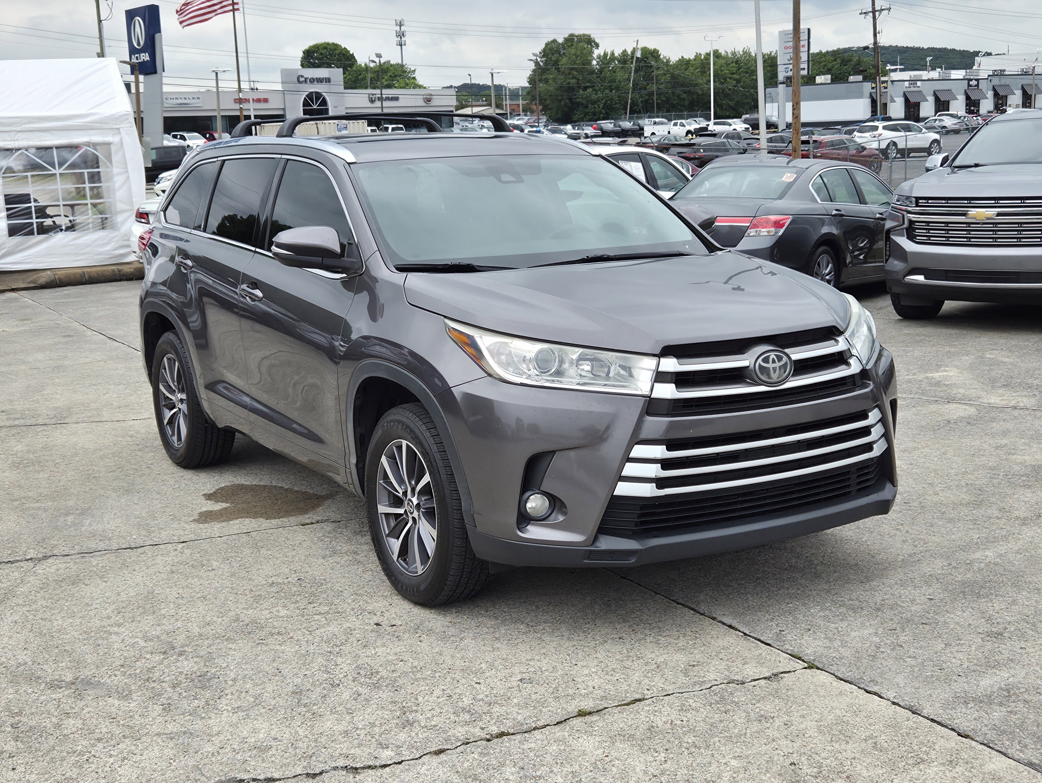 Used 2017 Toyota Highlander XLE FWD video 1