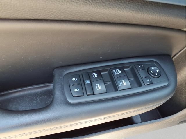 Used 2015 Chrysler 200 S FWD image 16