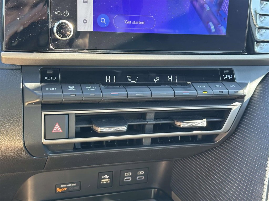 Certified 2025 Toyota Camry SE image 5