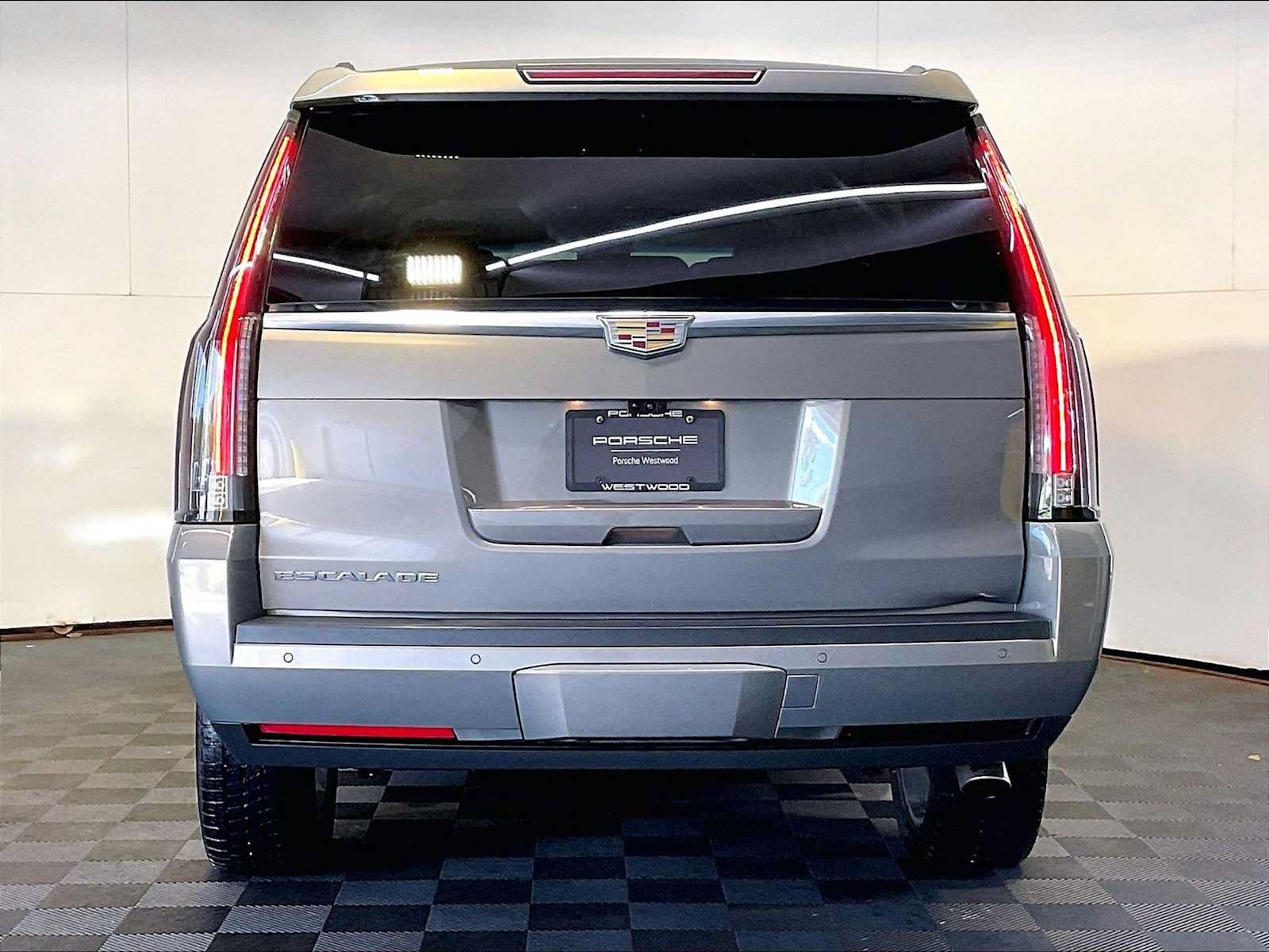 Used 2019 Cadillac Escalade ESV Premium Luxury w/ LPO, Radiant Package AWD/4WD image 6