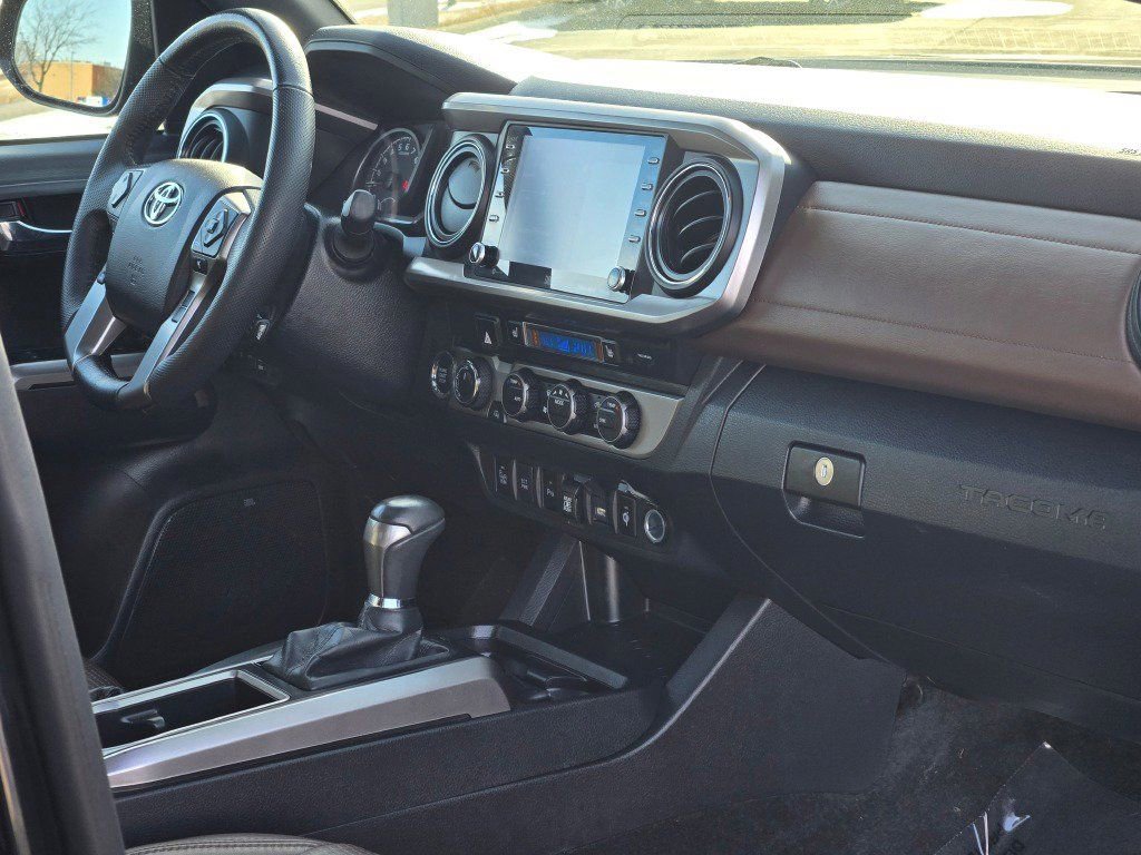 Used 2022 Toyota Tacoma Limited image 6