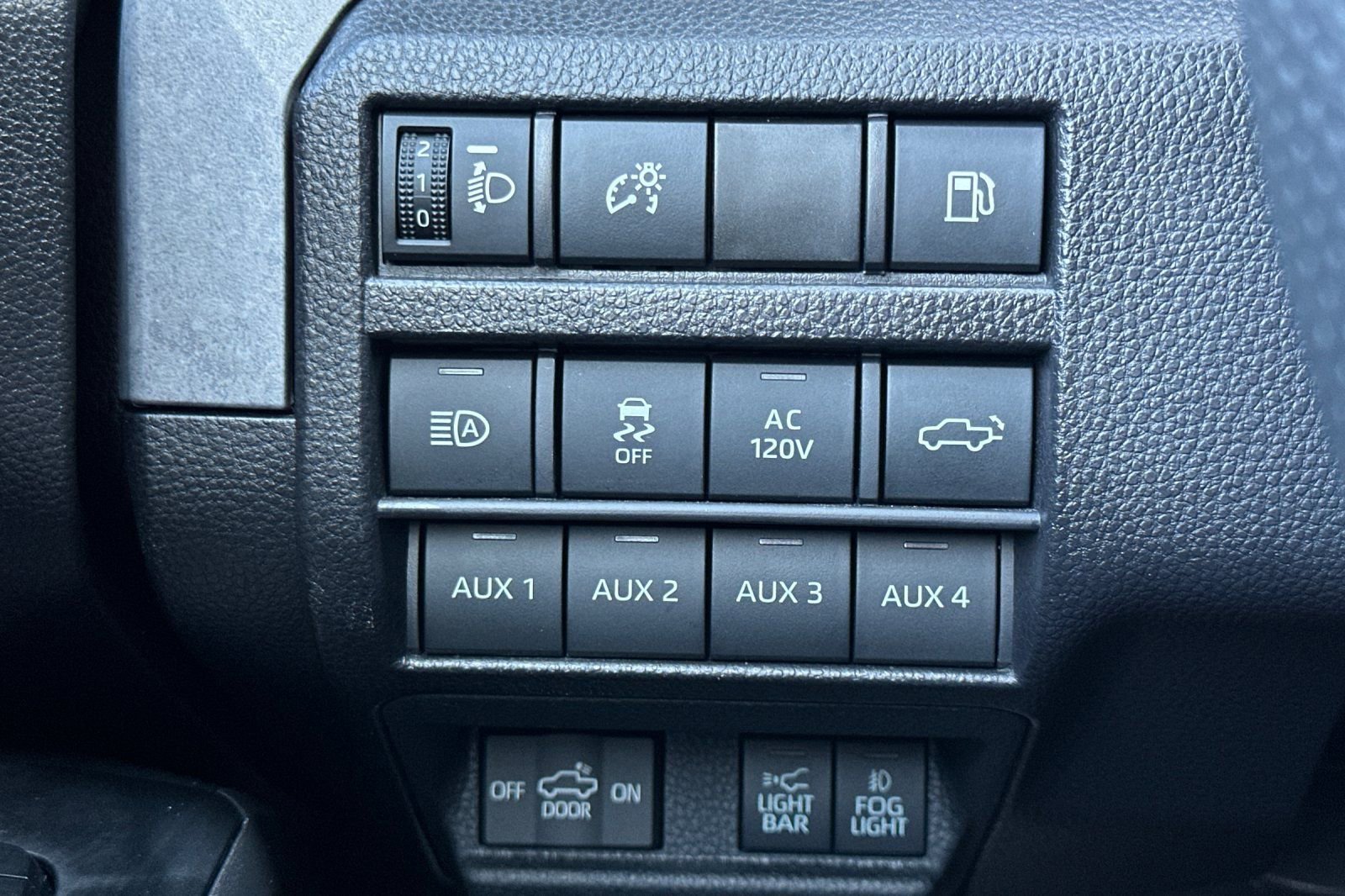 Certified 2025 Toyota Tacoma Trailhunter w/ Tow Tech Package image 32