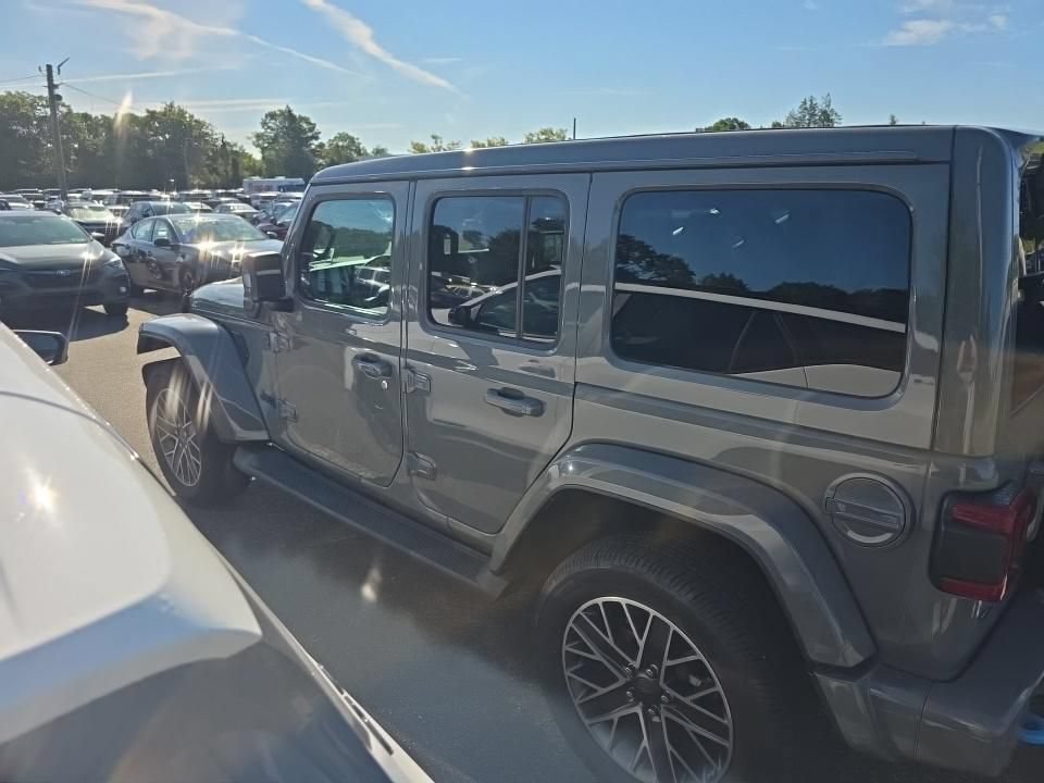 Used 2022 Jeep Wrangler Unlimited Sahara AWD/4WD image 4