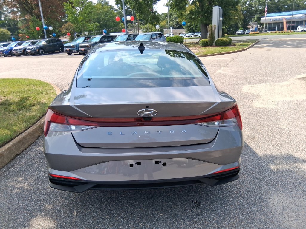 Used 2023 Hyundai Elantra SEL w/ Convenience Package FWD image 7