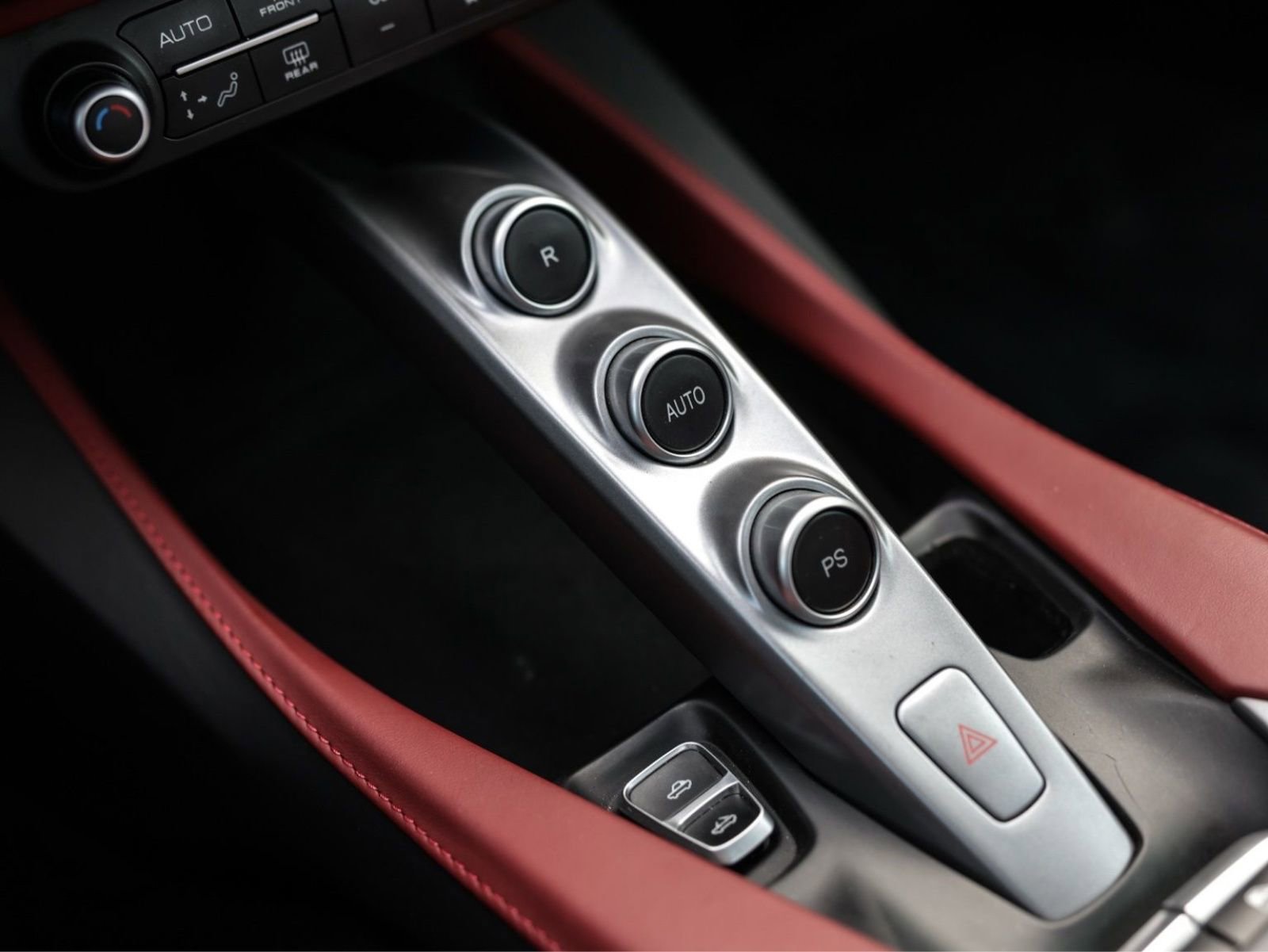 Used 2019 Ferrari Portofino RWD image 16