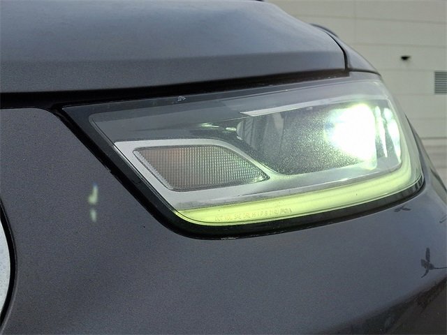 Used 2023 Chrysler Pacifica Touring-L image 12