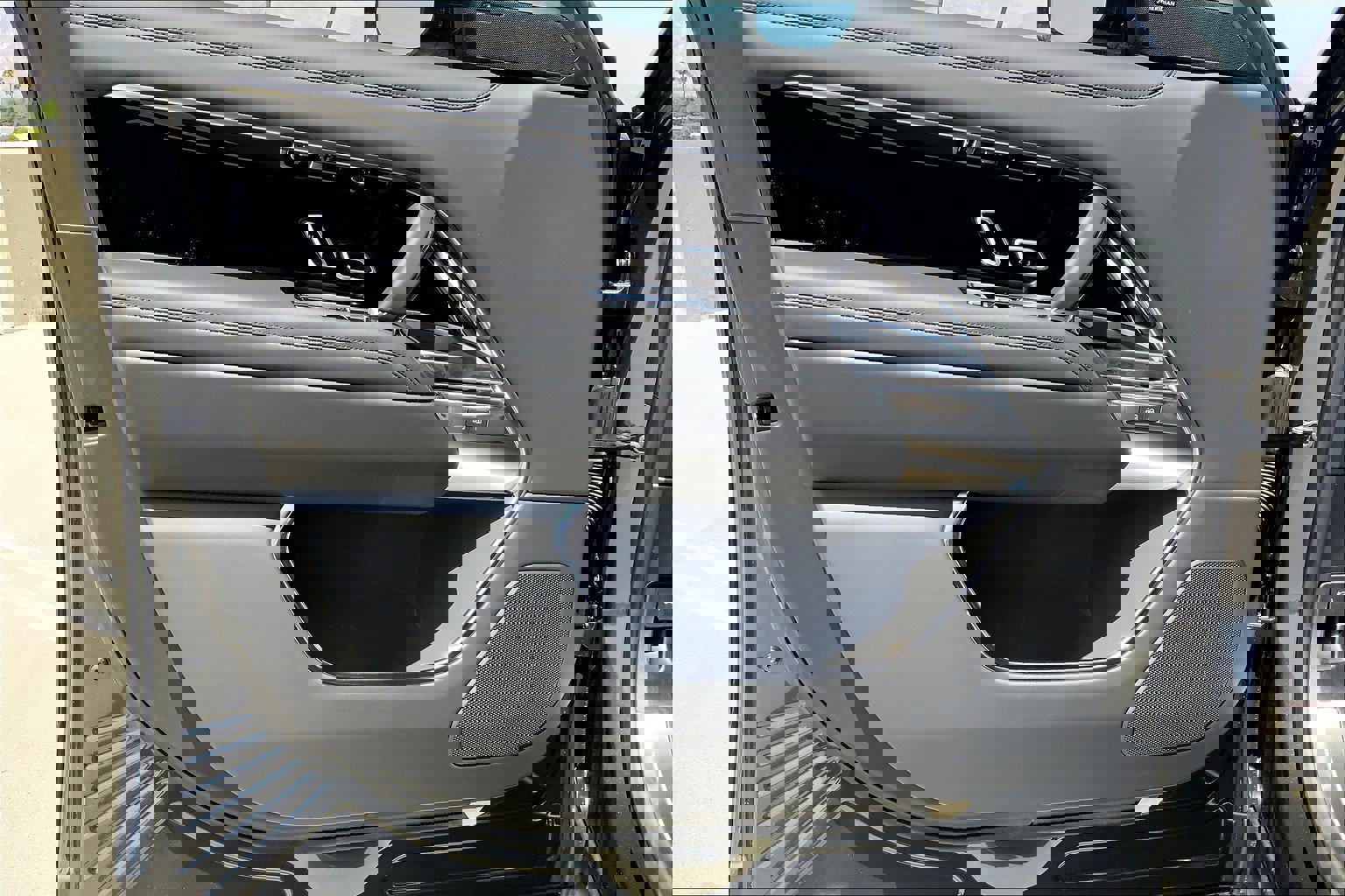 New 2025 Land Rover Range Rover Long Wheelbase SE image 11