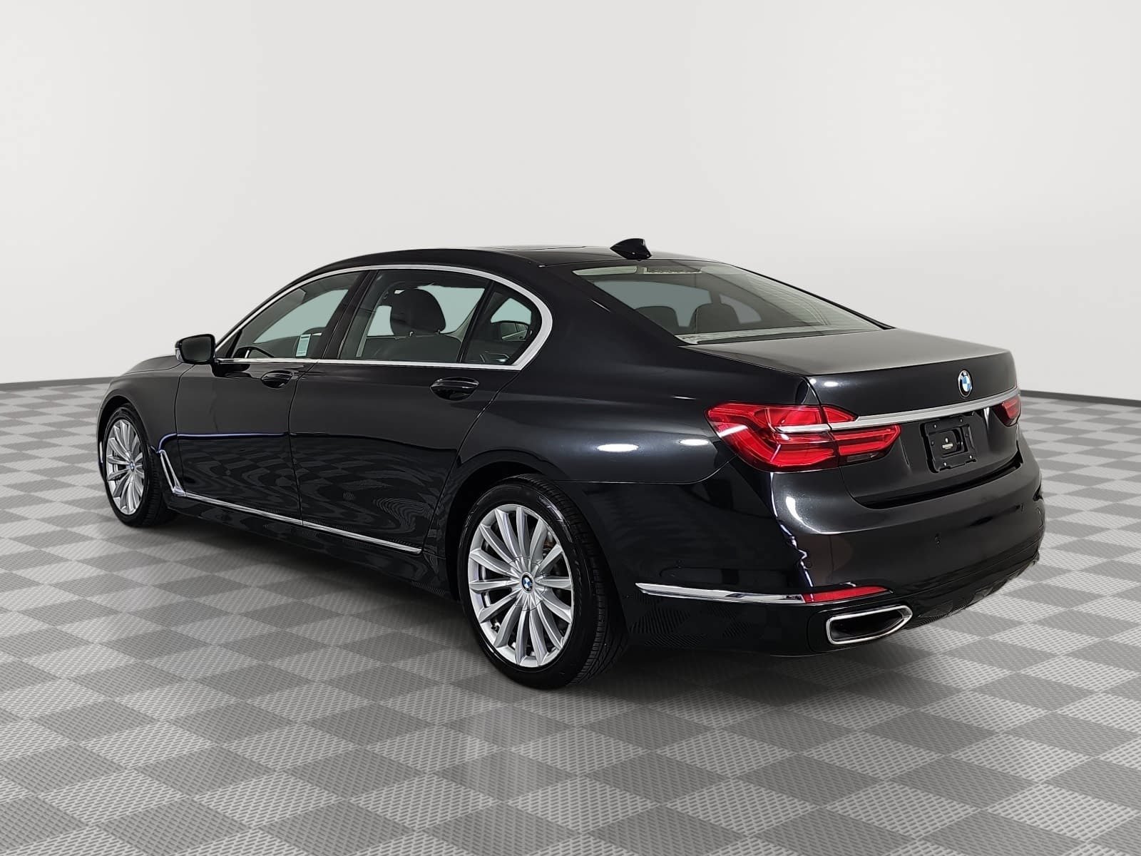 Used 2018 BMW 740i w/ Driver Assistance Package RWD image 6