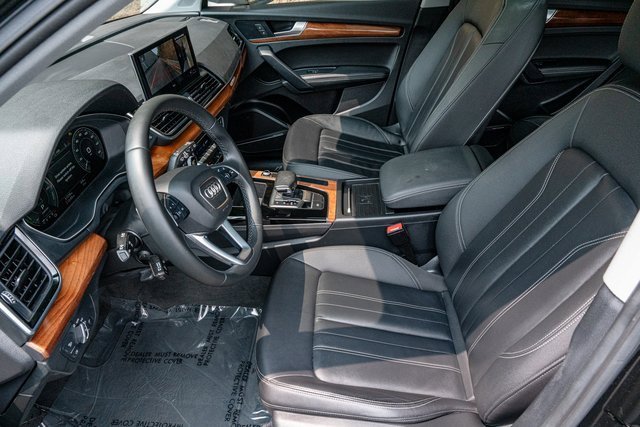 Used 2021 Audi Q5 e Premium Plus w/ Premium Plus Package image 11