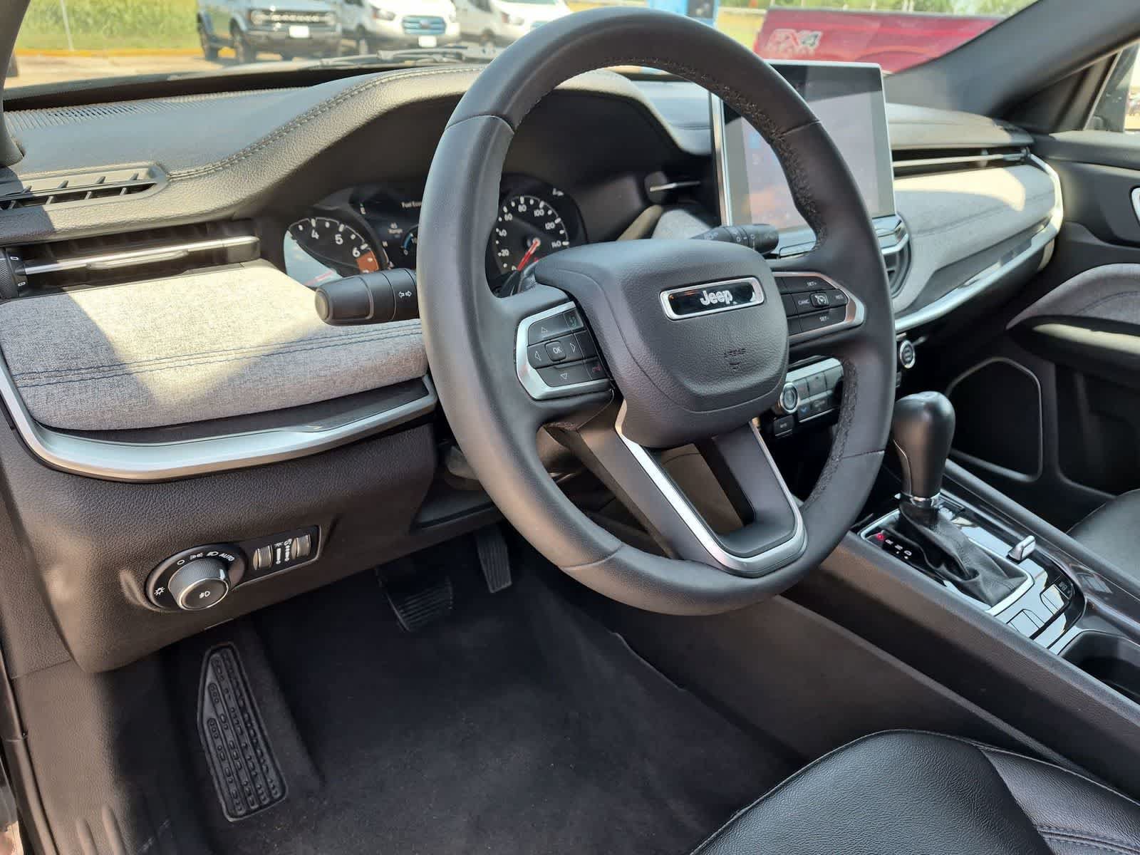 Used 2024 Jeep Compass Latitude AWD/4WD image 10