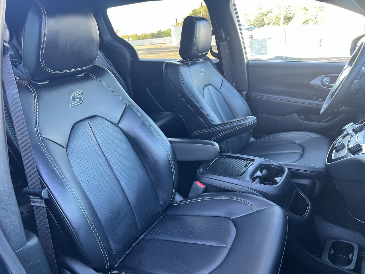 Used 2023 Chrysler Pacifica Touring-L w/ S Appearance Package image 49