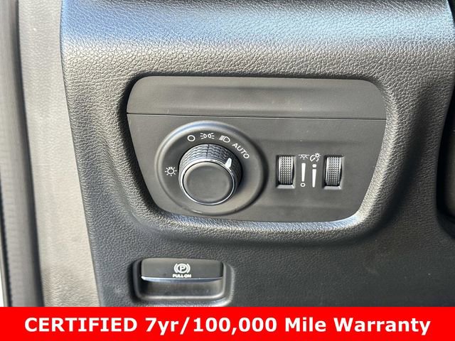 Used 2023 Jeep Grand Cherokee Laredo w/ Luxury Tech Group I AWD/4WD image 26