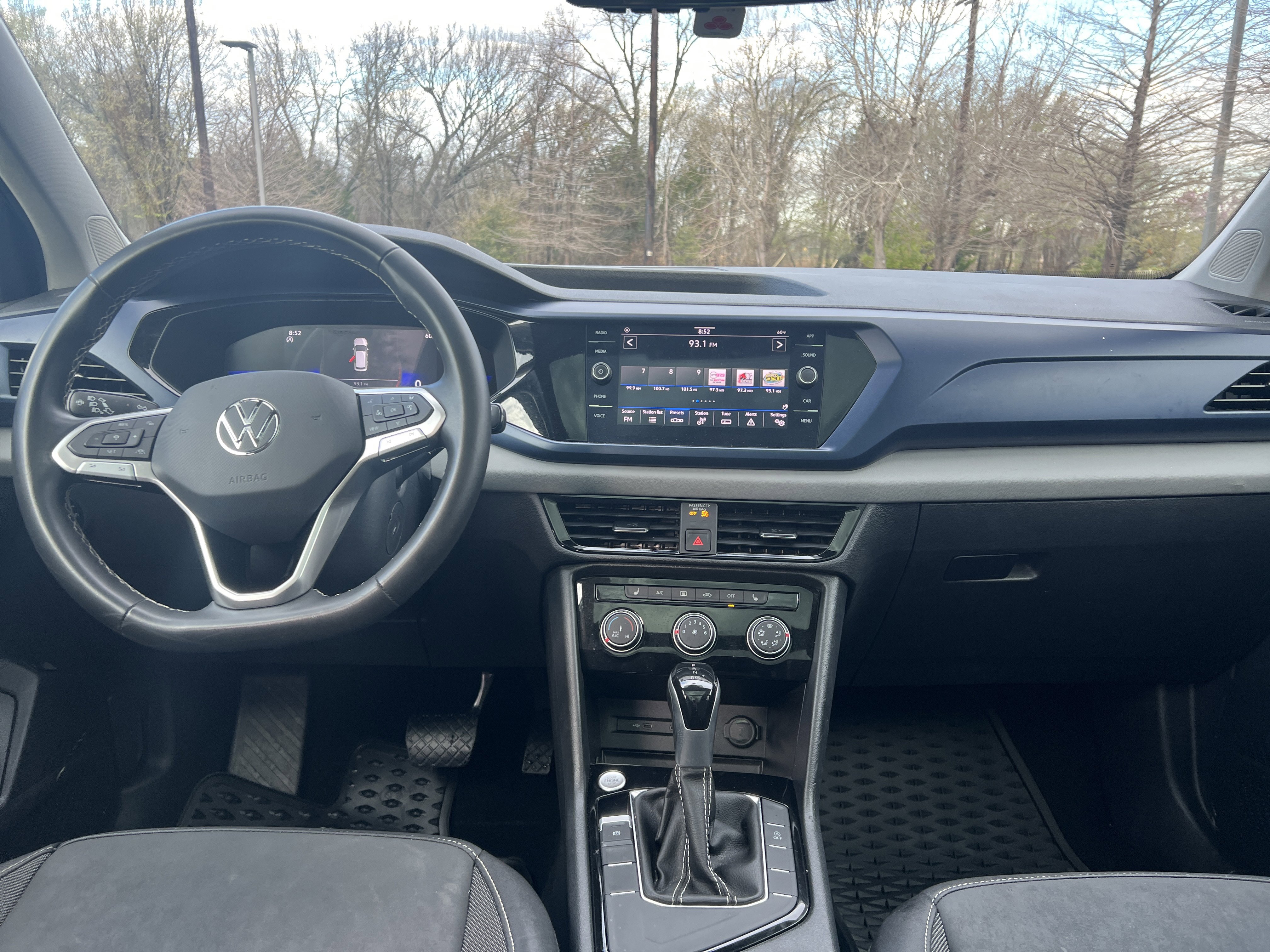 Certified 2023 Volkswagen Taos SE w/ Panoramic Sunroof Package FWD image 27
