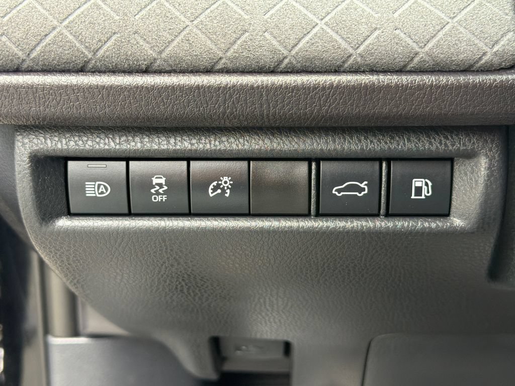 Used 2025 Toyota Camry XLE AWD/4WD image 19