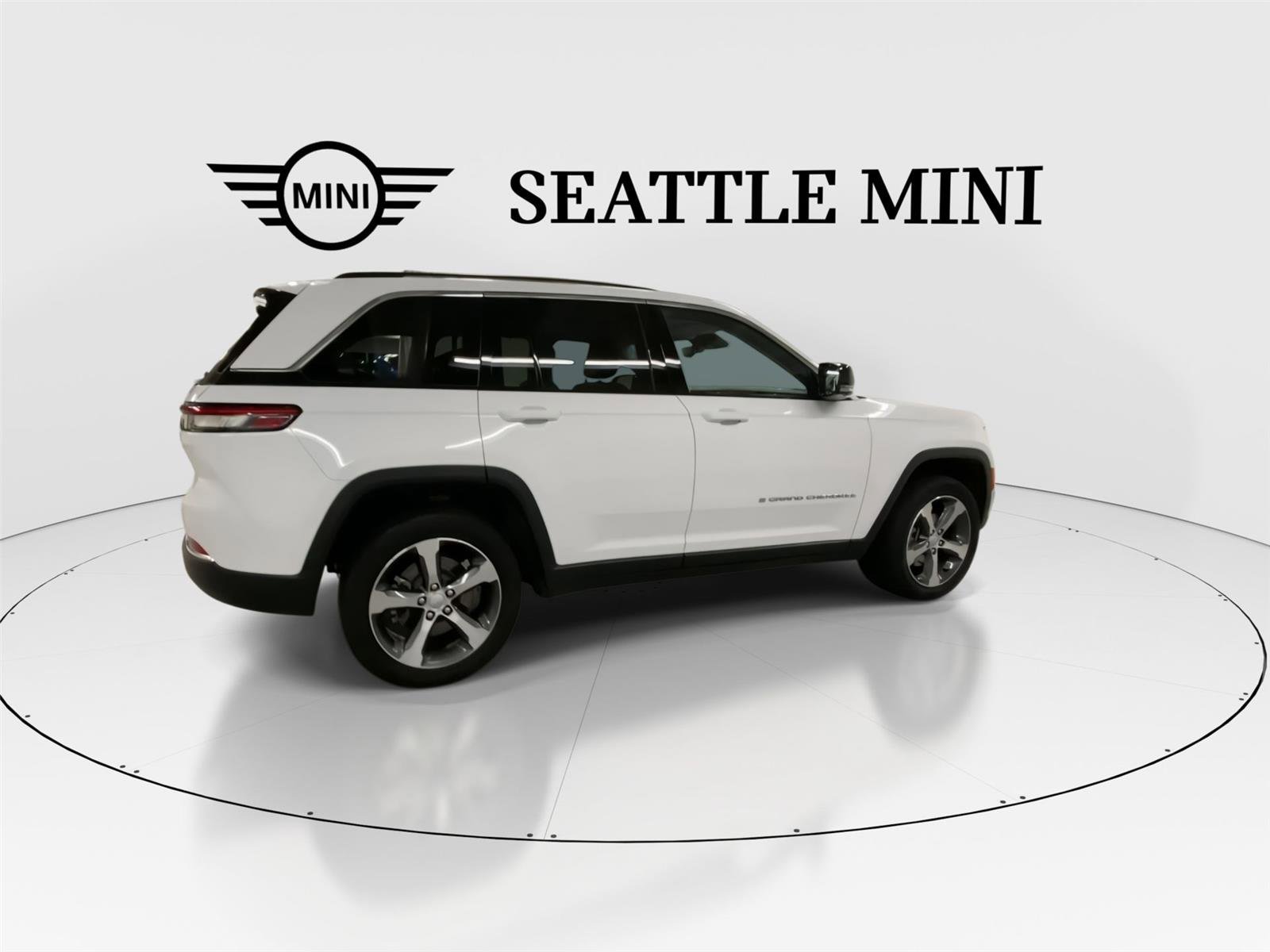 Used 2022 Jeep Grand Cherokee Limited 4xe w/ Luxury Tech Group II image 12