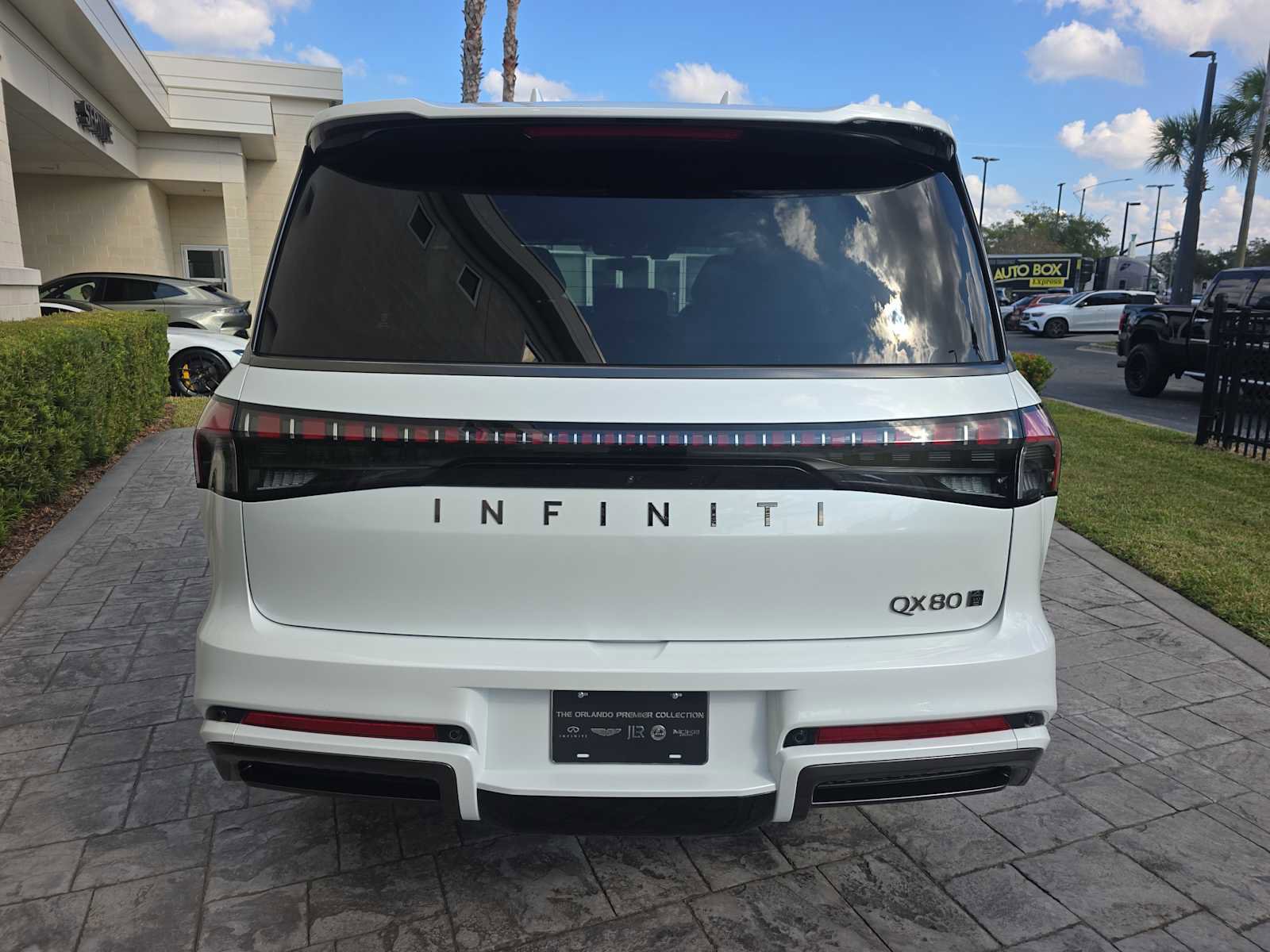 New 2026 INFINITI QX80 Autograph w/ Premium Cargo Package image 5