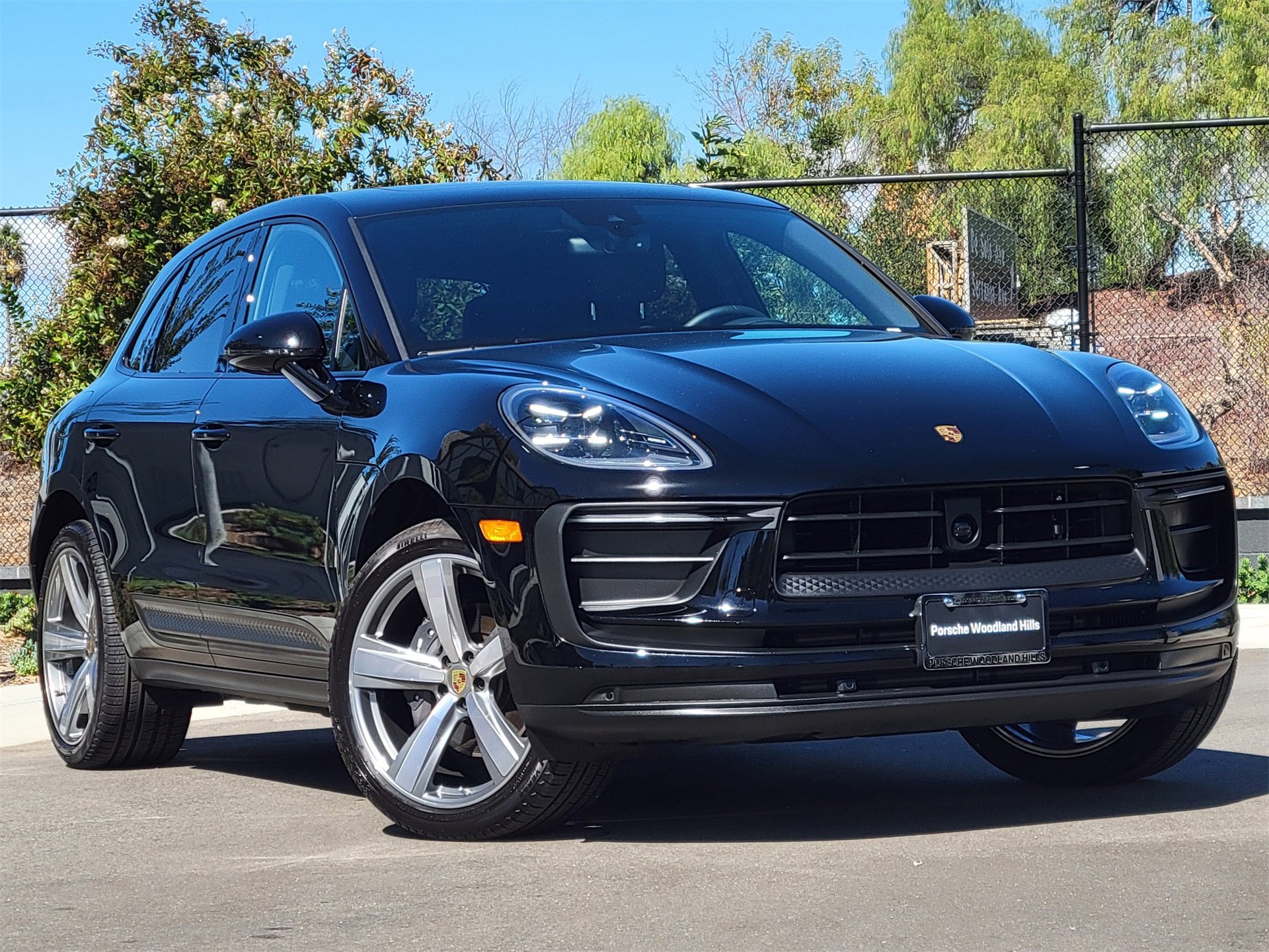 Certified 2025 Porsche Macan image 9
