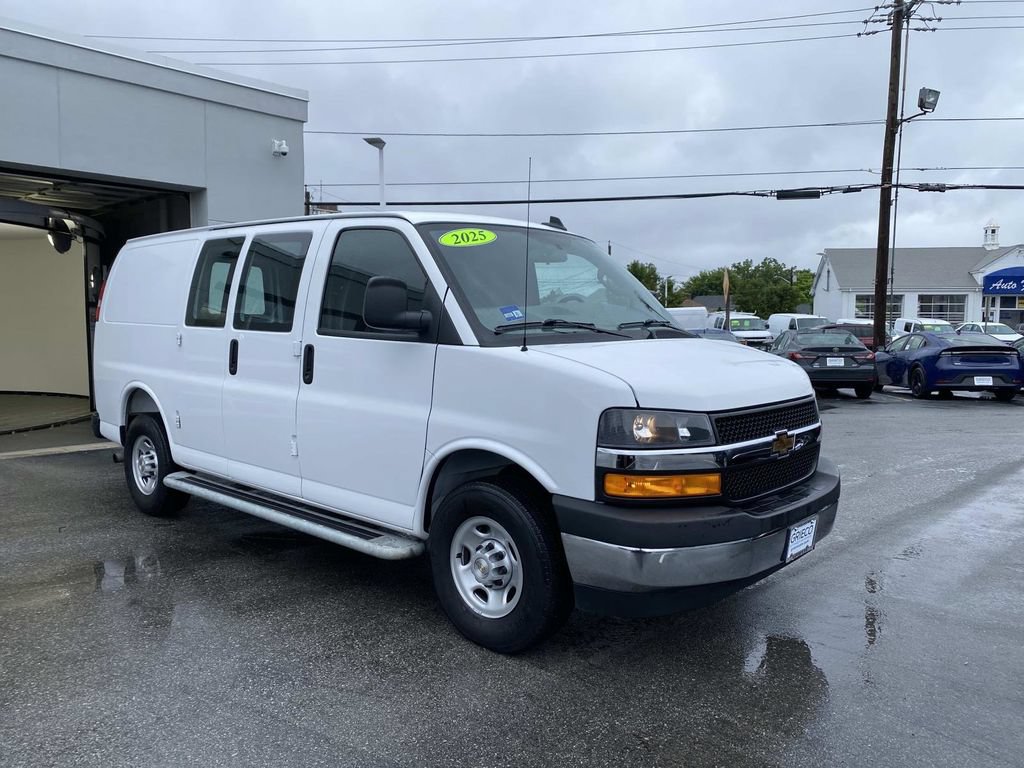 Used 2025 Chevrolet Express 2500 w/ Driver Convenience Package RWD image 3