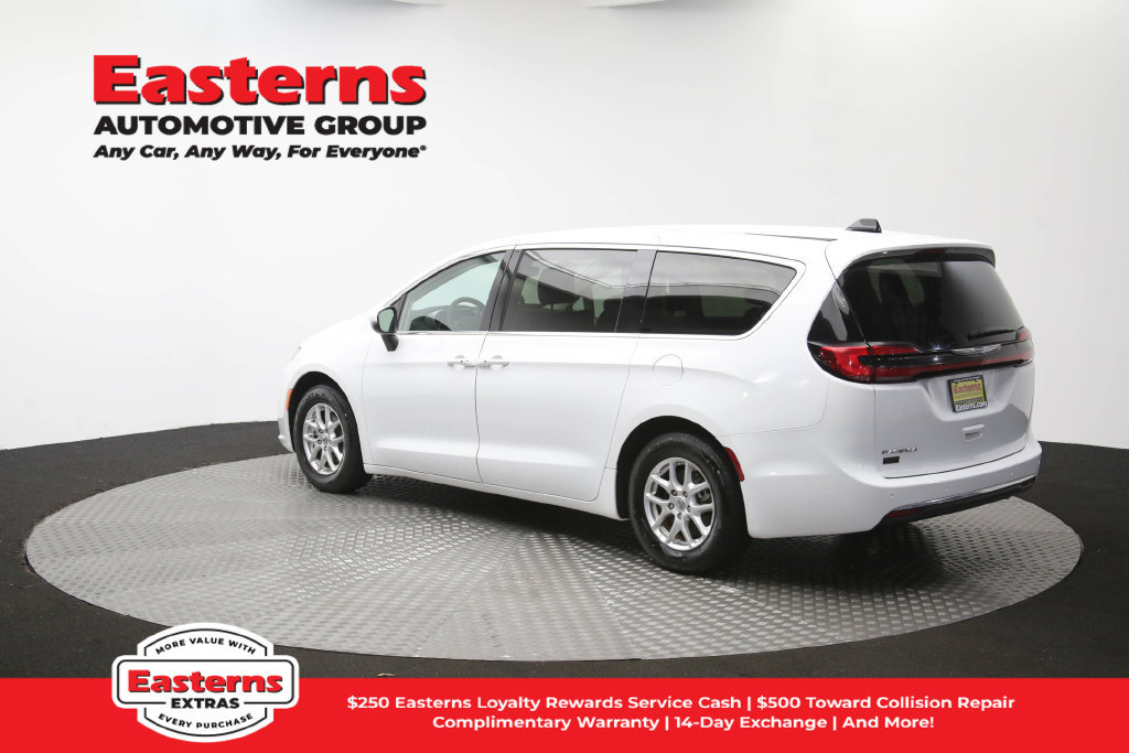 Used 2023 Chrysler Pacifica Touring-L FWD image 66
