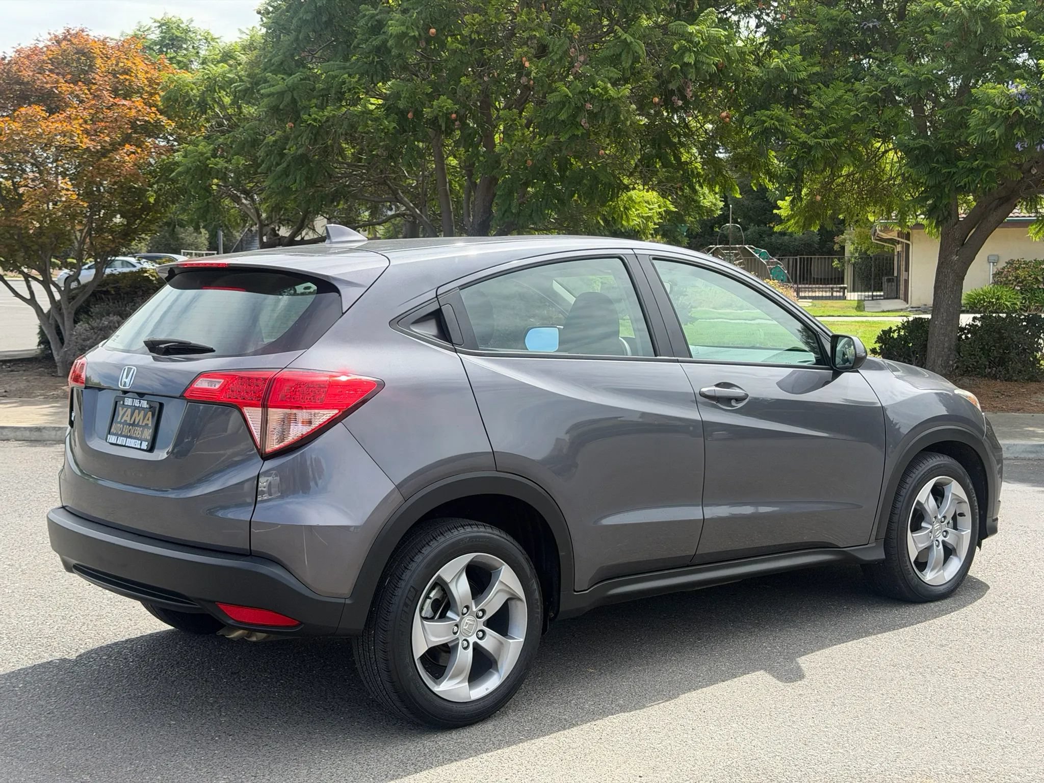 Used 2017 Honda HR-V LX image 5