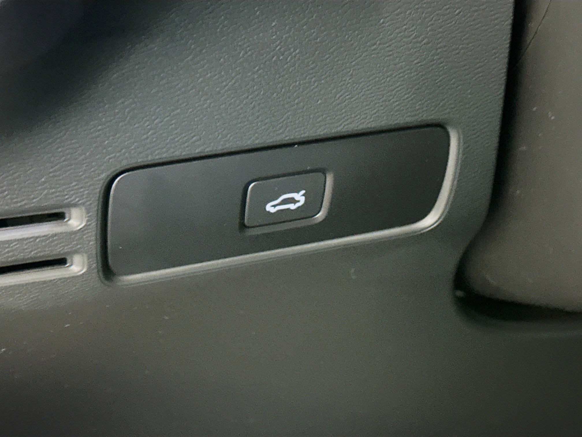 Used 2023 Volvo XC40 B5 Plus w/ Protection Package image 17