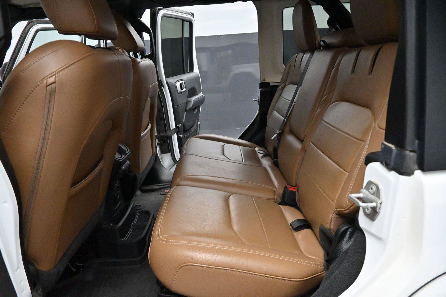 Used 2022 Jeep Wrangler Unlimited Sahara AWD/4WD image 28
