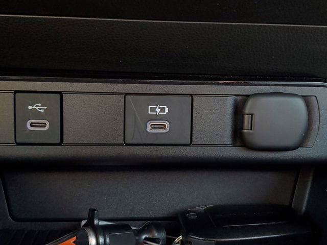 Used 2024 Toyota Prius LE FWD image 29
