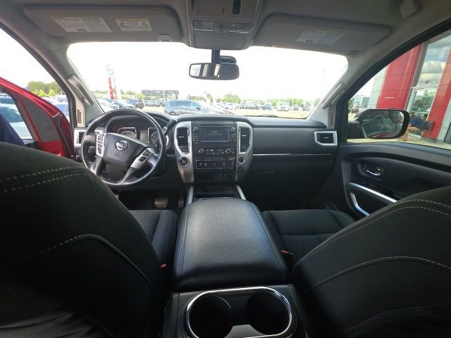 Used 2018 Nissan Titan SV w/ SV Convenience Package RWD image 12