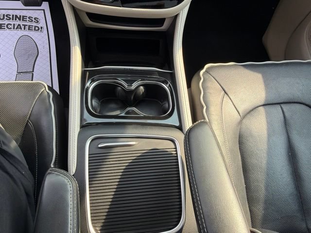 Used 2023 Chrysler Pacifica Limited FWD image 22