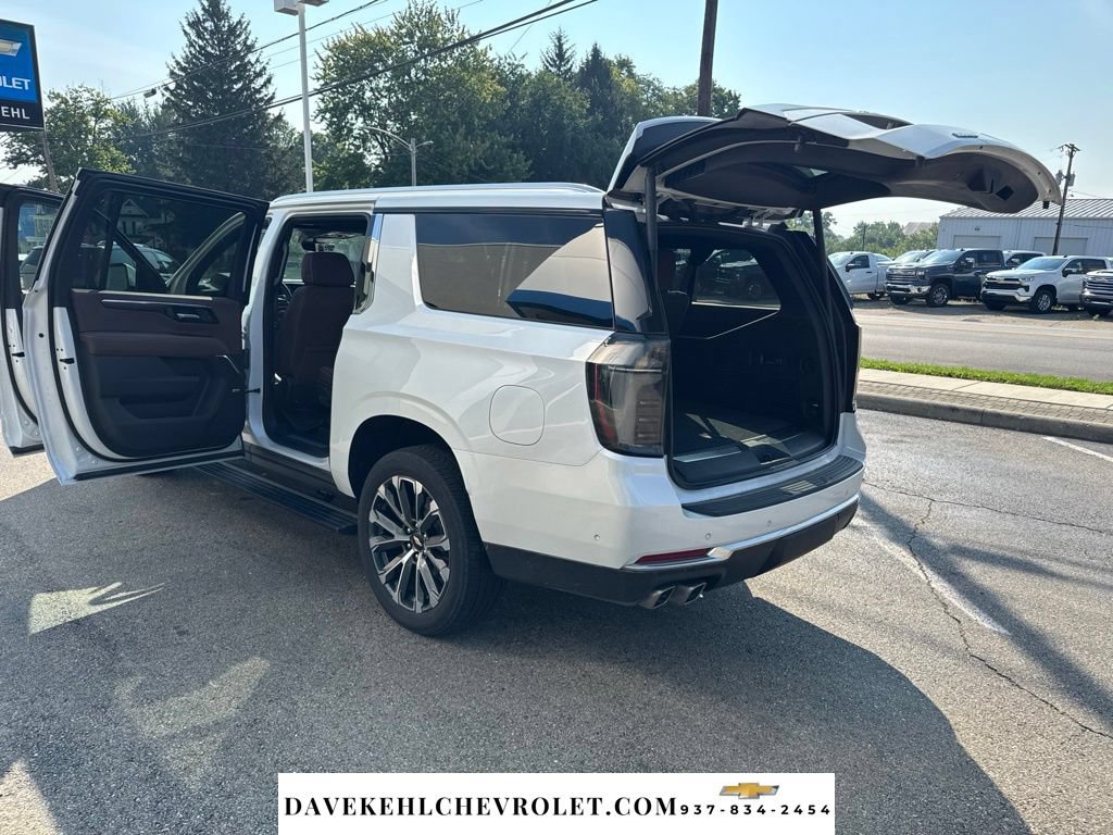 Used 2025 Chevrolet Suburban High Country AWD/4WD image 31