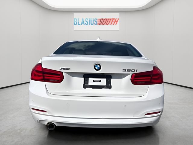 Used 2017 BMW 320i xDrive Sedan image 4