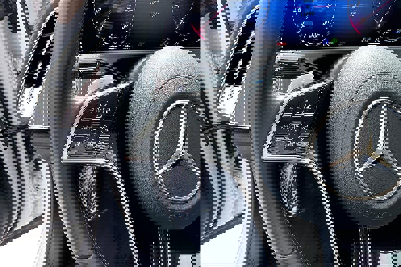 Used 2025 Mercedes-Benz E 350 4MATIC Sedan image 25