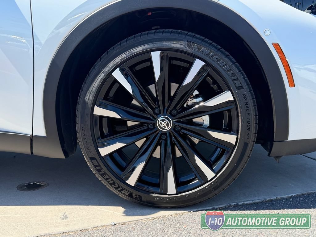 Used 2023 Toyota Crown Platinum w/ Carpet Mat Package (TMS) AWD/4WD image 12