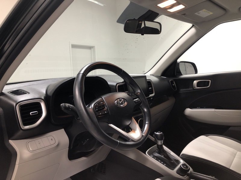 Used 2023 Hyundai Venue SEL image 20