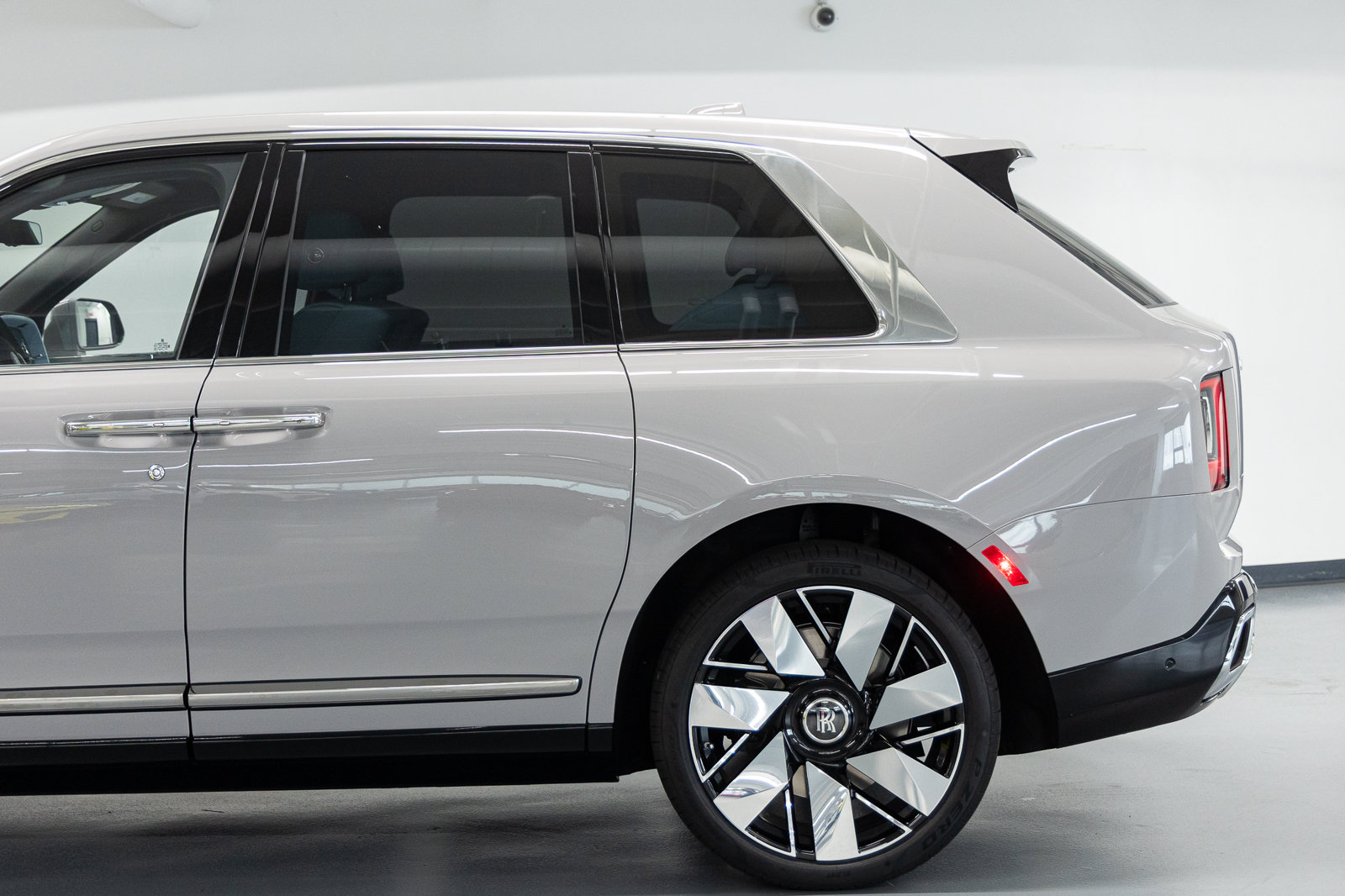 New 2027 Rolls-Royce Cullinan AWD/4WD image 17