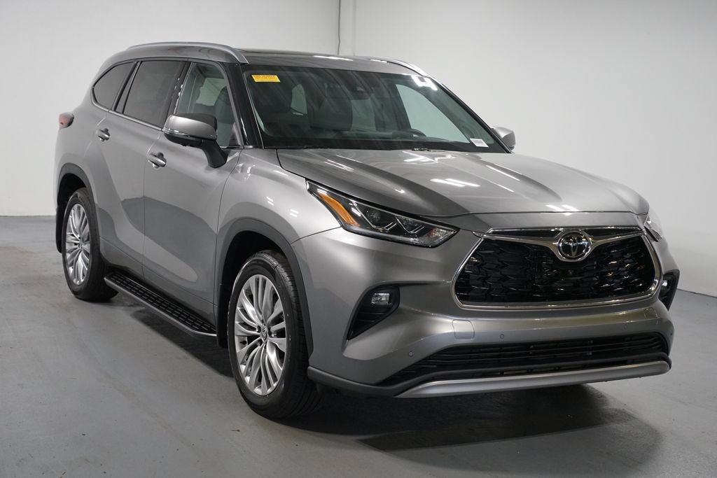 Certified 2026 Toyota Highlander Platinum AWD/4WD image 3