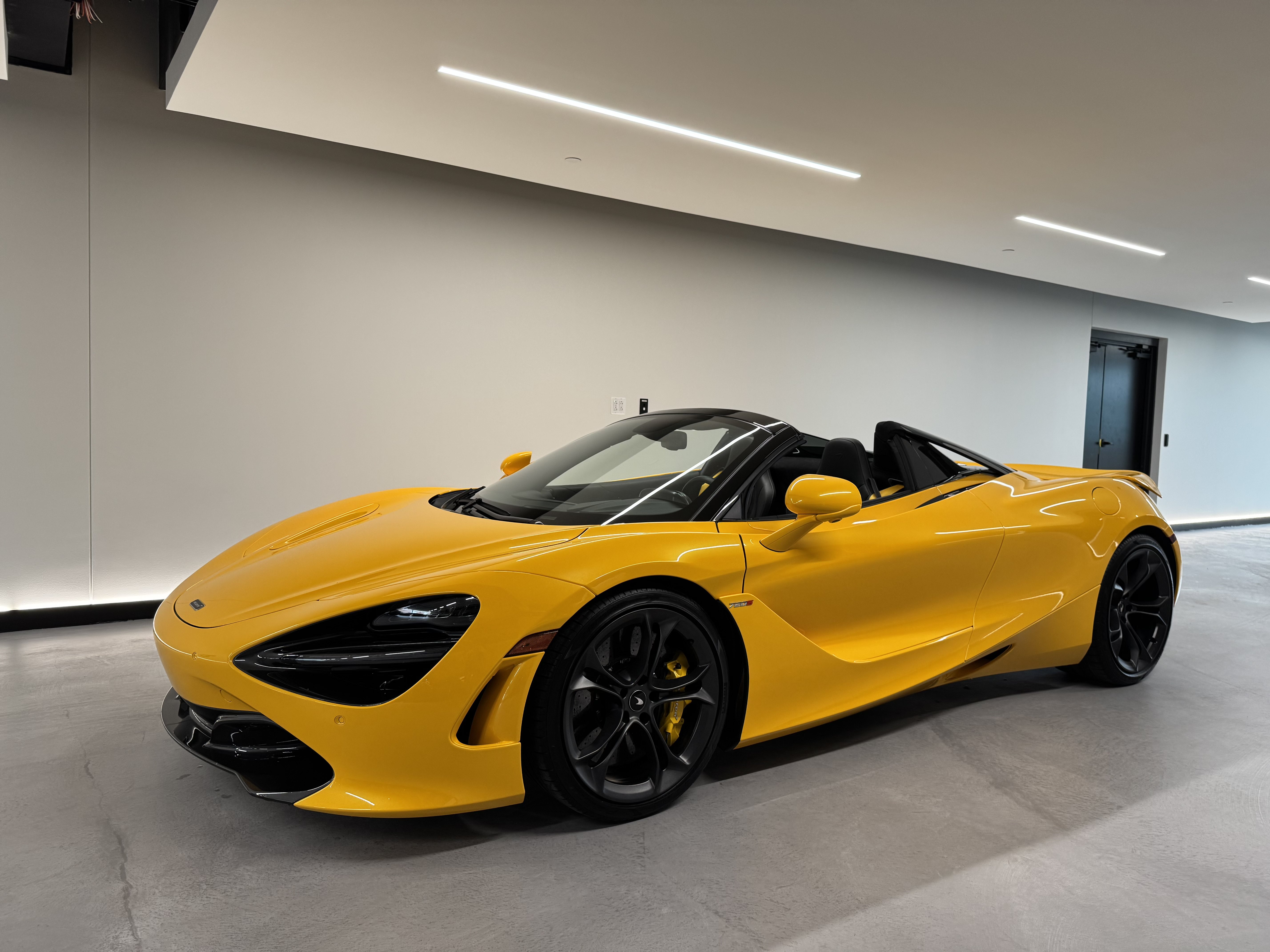Used 2022 McLaren 720S Spider RWD image 15