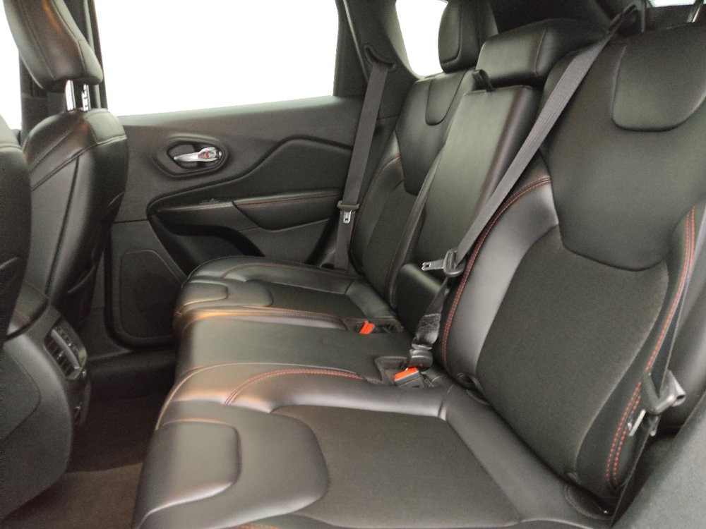 Used 2020 Jeep Cherokee Trailhawk w/ Cold Weather Group AWD/4WD image 18