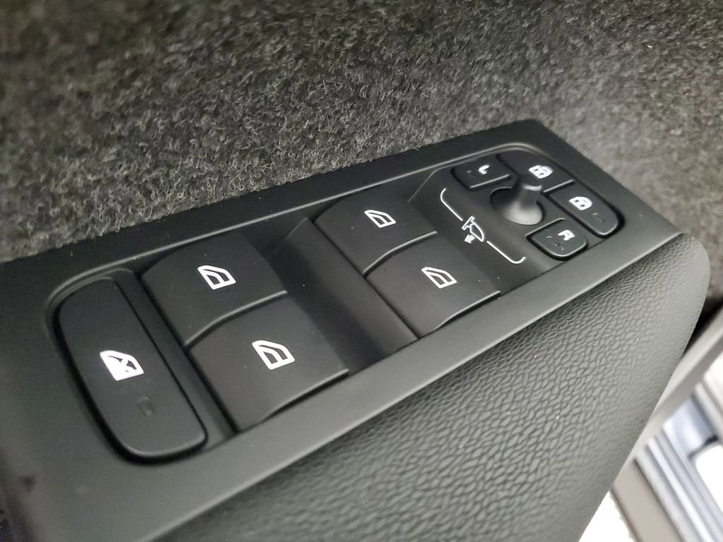 New 2026 Volvo XC40 B5 Core image 20