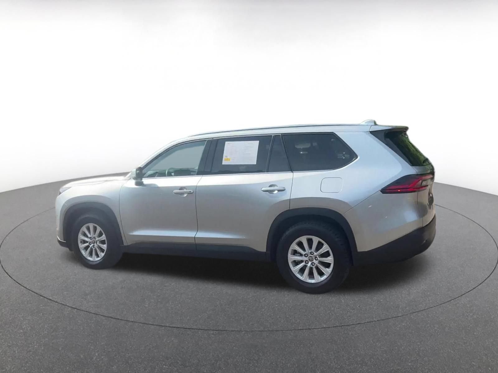 Used 2025 Toyota Grand Highlander FWD image 9