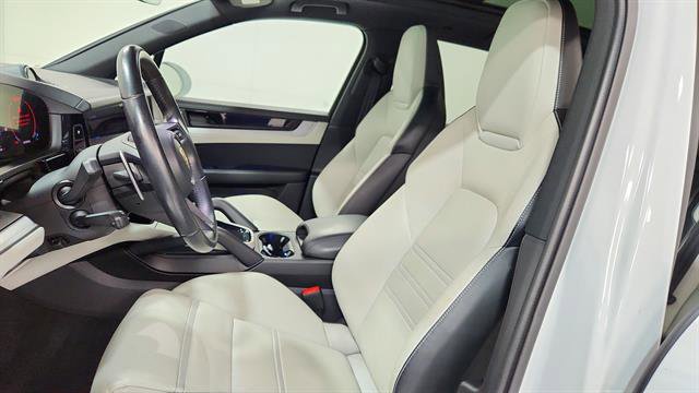 Used 2024 Porsche Cayenne S image 11