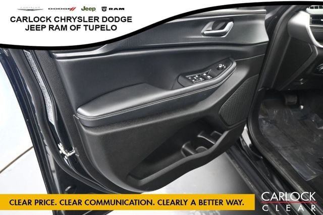 Used 2023 Jeep Grand Cherokee Altitude AWD/4WD image 13
